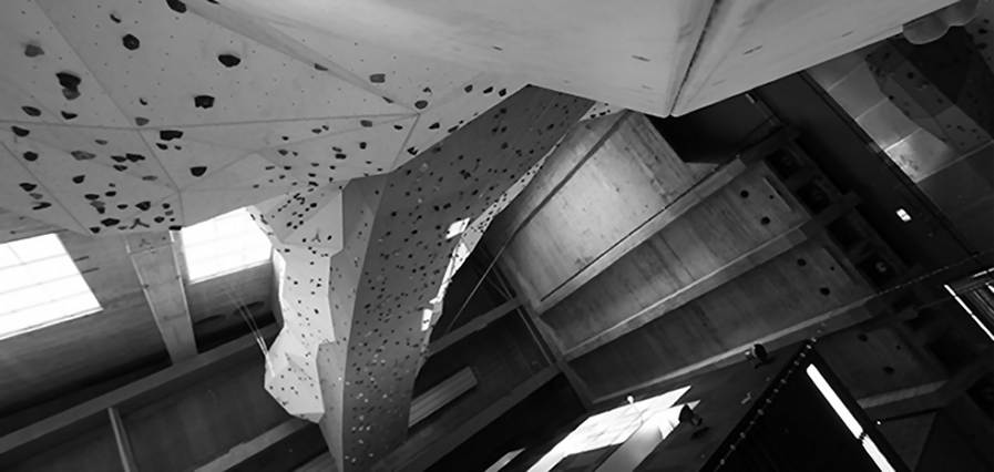 boulder klatrevägg - en sjov form for klatring for børn og voksne.